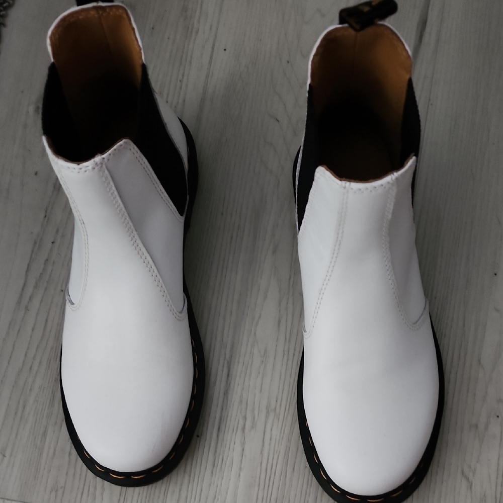 Classic White Men's Chelsea Boots